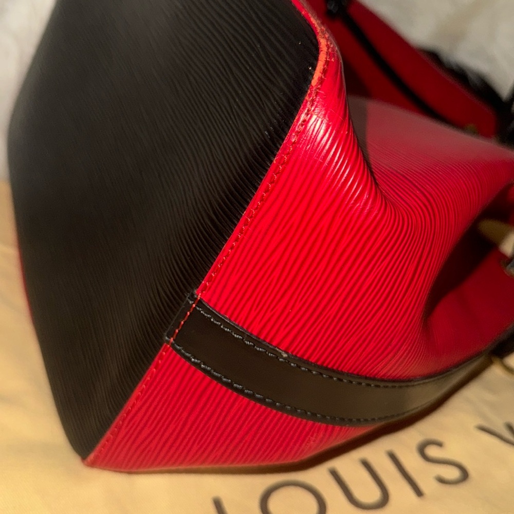 STILL AVAILABLE
COPY - Authentic Louis Vuitton petit Epi Noe Bucket Bag red - Picture 4 of 7